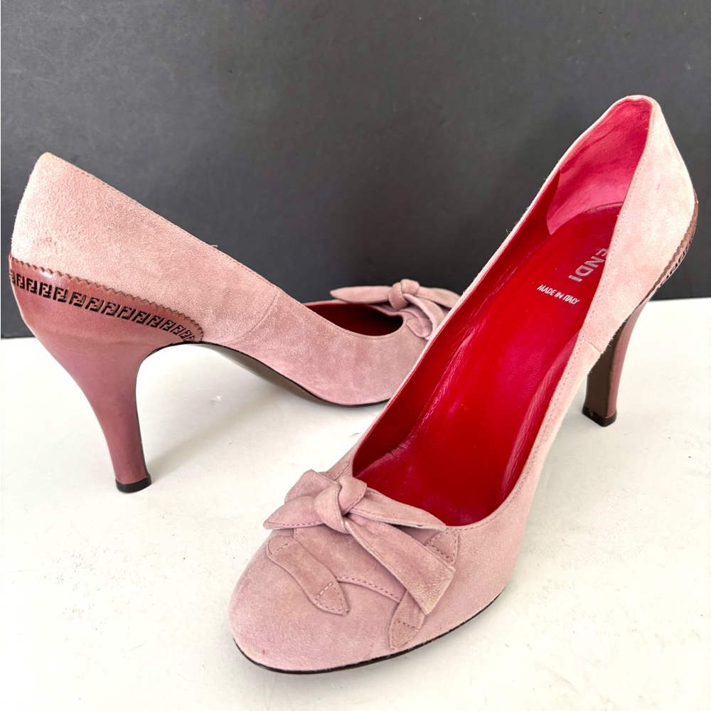 Fendi Mauve suede pumps